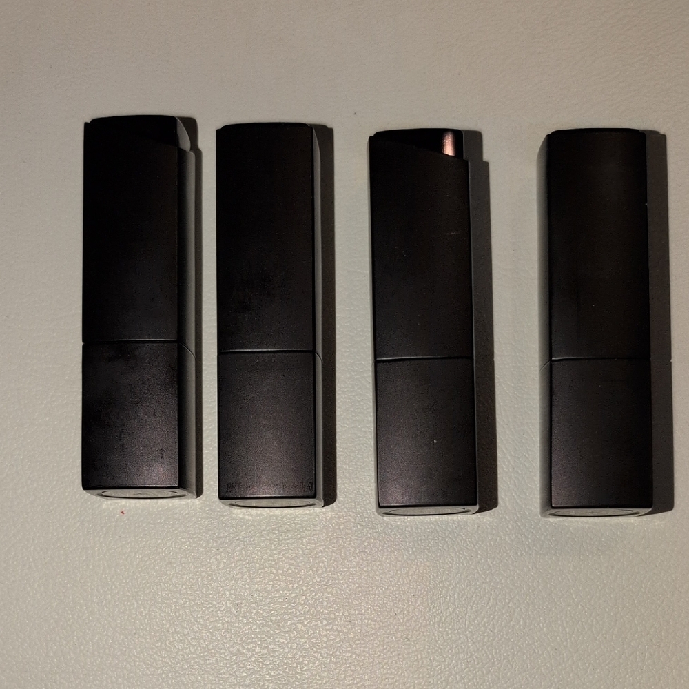 LG VDL Expert Color Lipstick Bundle Of 4 Tubes